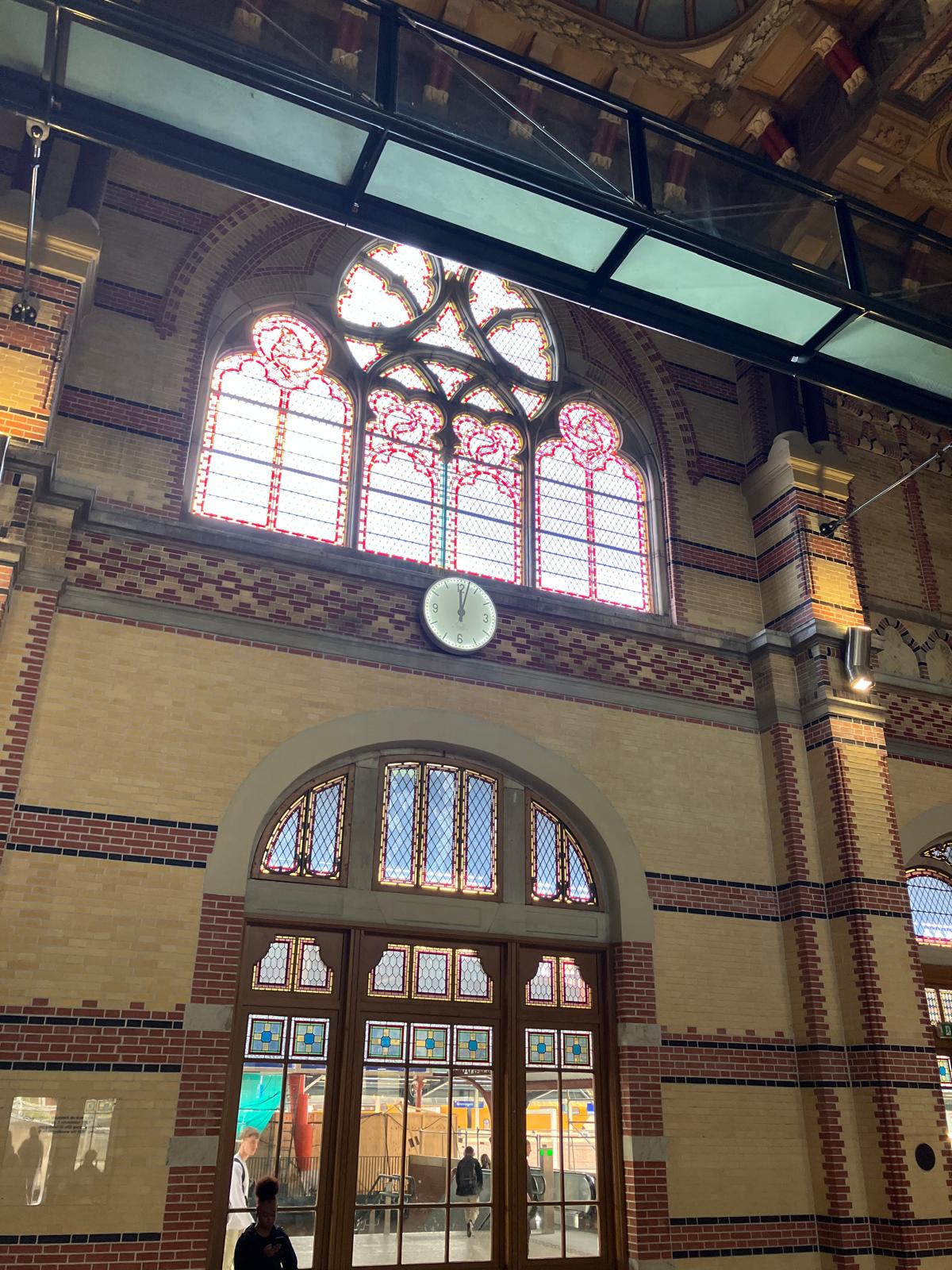 Foto 5 bij artikel "Aandachtspunten voor de blindengeleidelijnen in hoofdstation Groningen".