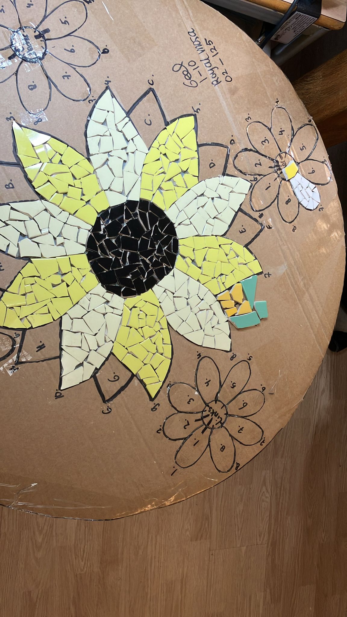 Foto 47 bij artikel "Daar is die dan, het project: De Mozaiektafel!".