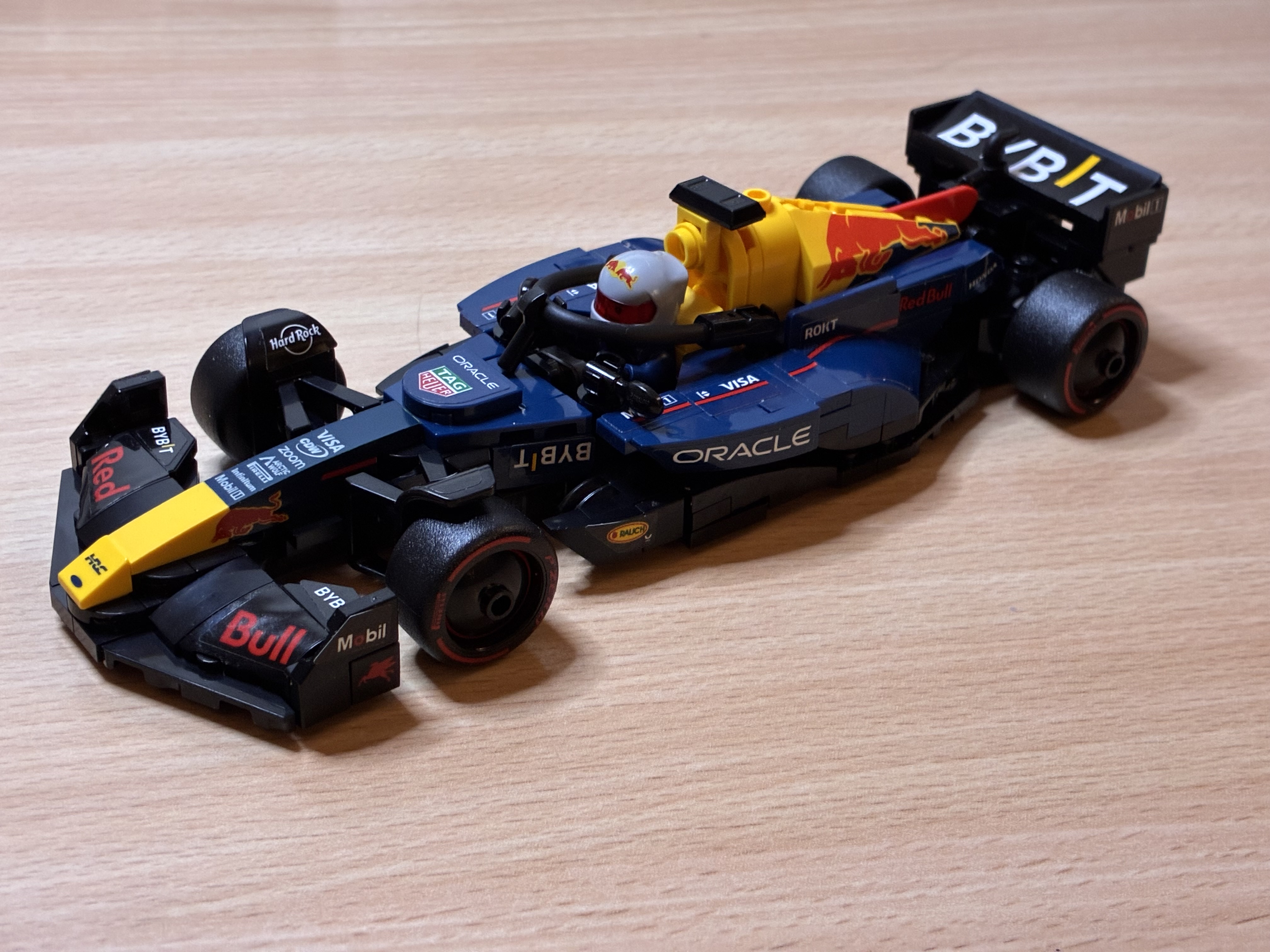 Uitdaging: Met weinig zicht een LEGO F1 auto bouwen