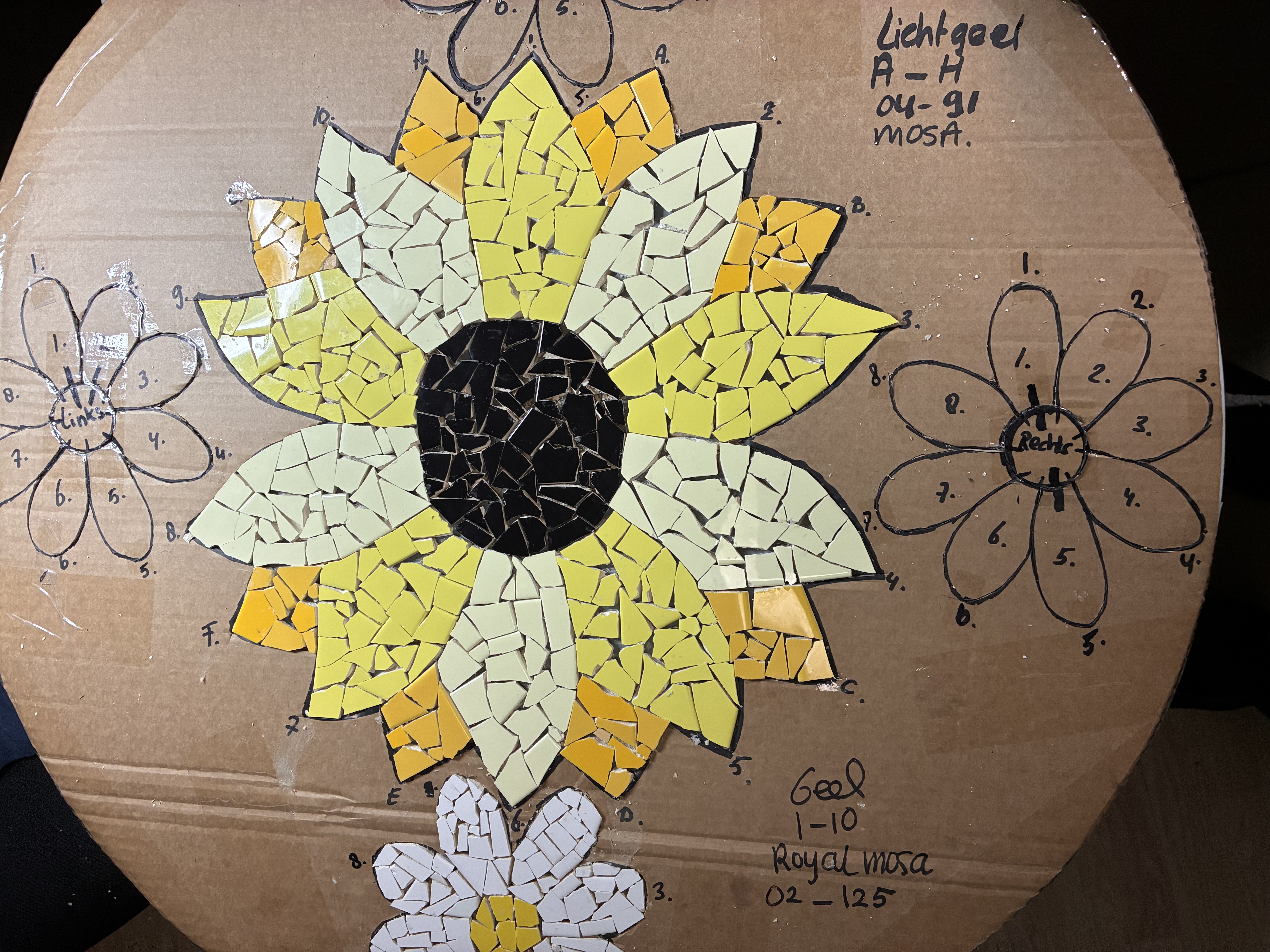 Foto 35 bij artikel "Daar is die dan, het project: De Mozaiektafel!".