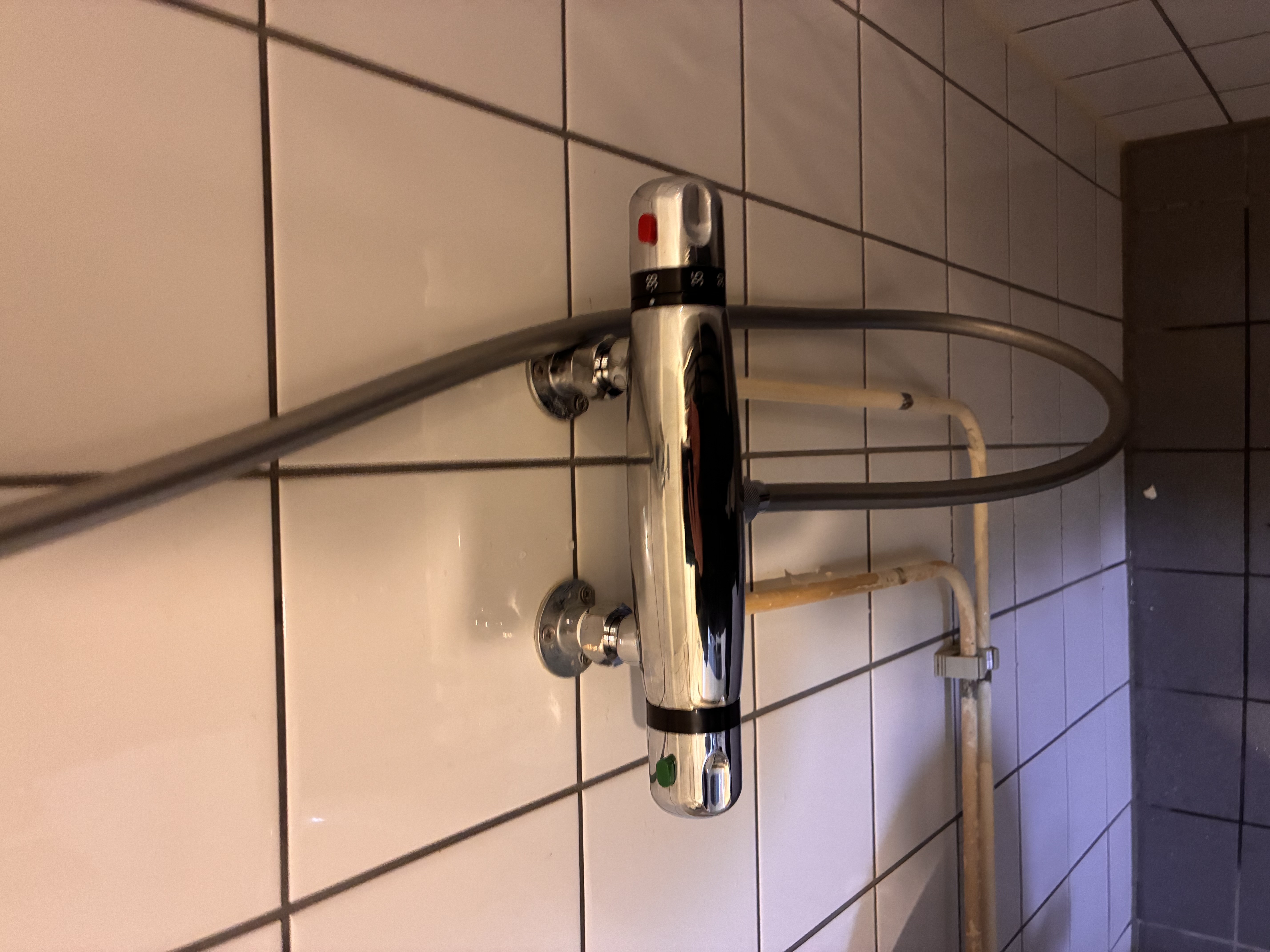 Foto 1 bij artikel "Oude douchekraan vervangen voor thermostaatkraan".