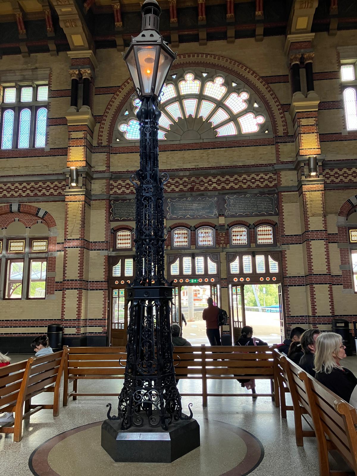 Foto 8 bij artikel "Aandachtspunten voor de blindengeleidelijnen in hoofdstation Groningen".