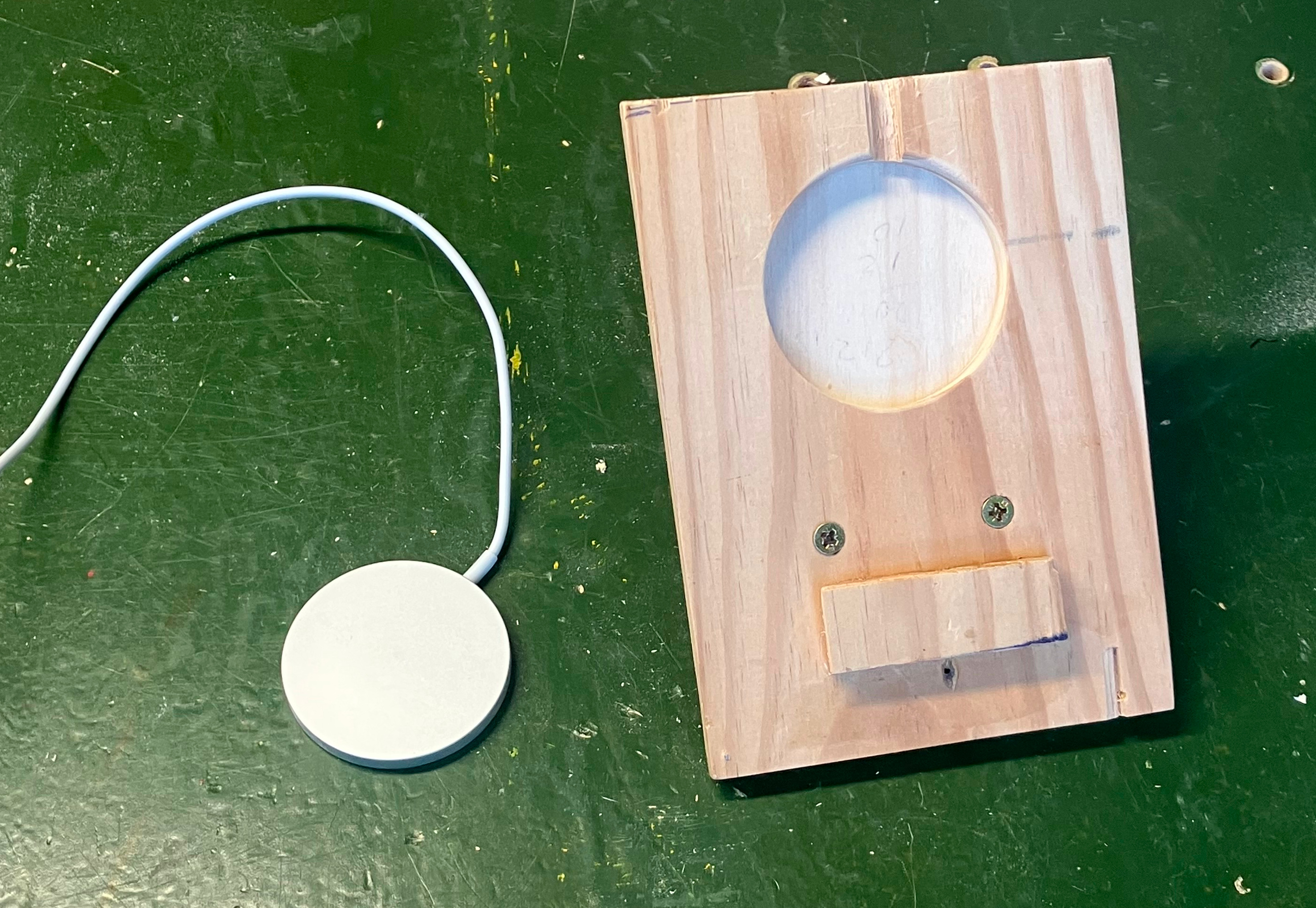 Foto 2 bij artikel "Telefoonhouder voor draadloos opladen iPhone".