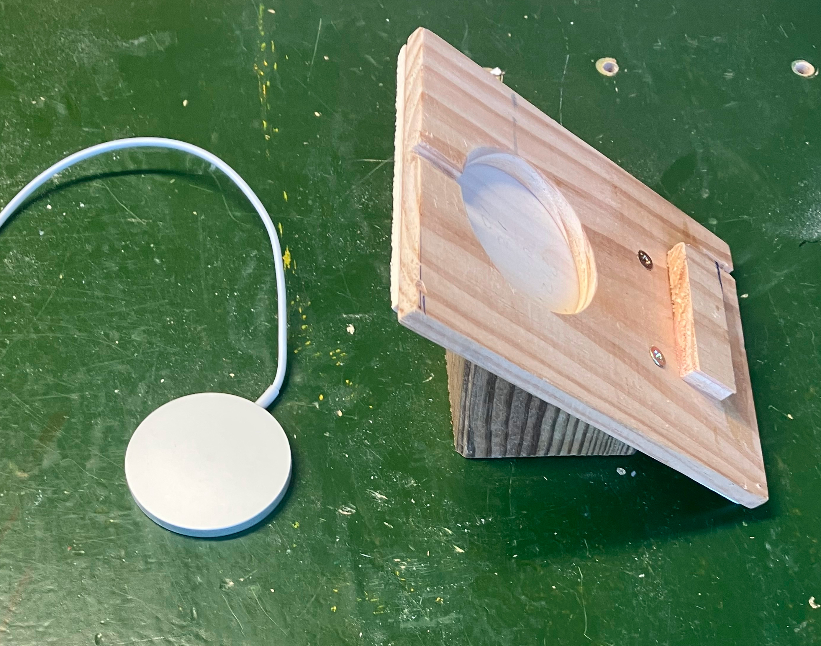 Foto 3 bij artikel "Telefoonhouder voor draadloos opladen iPhone".