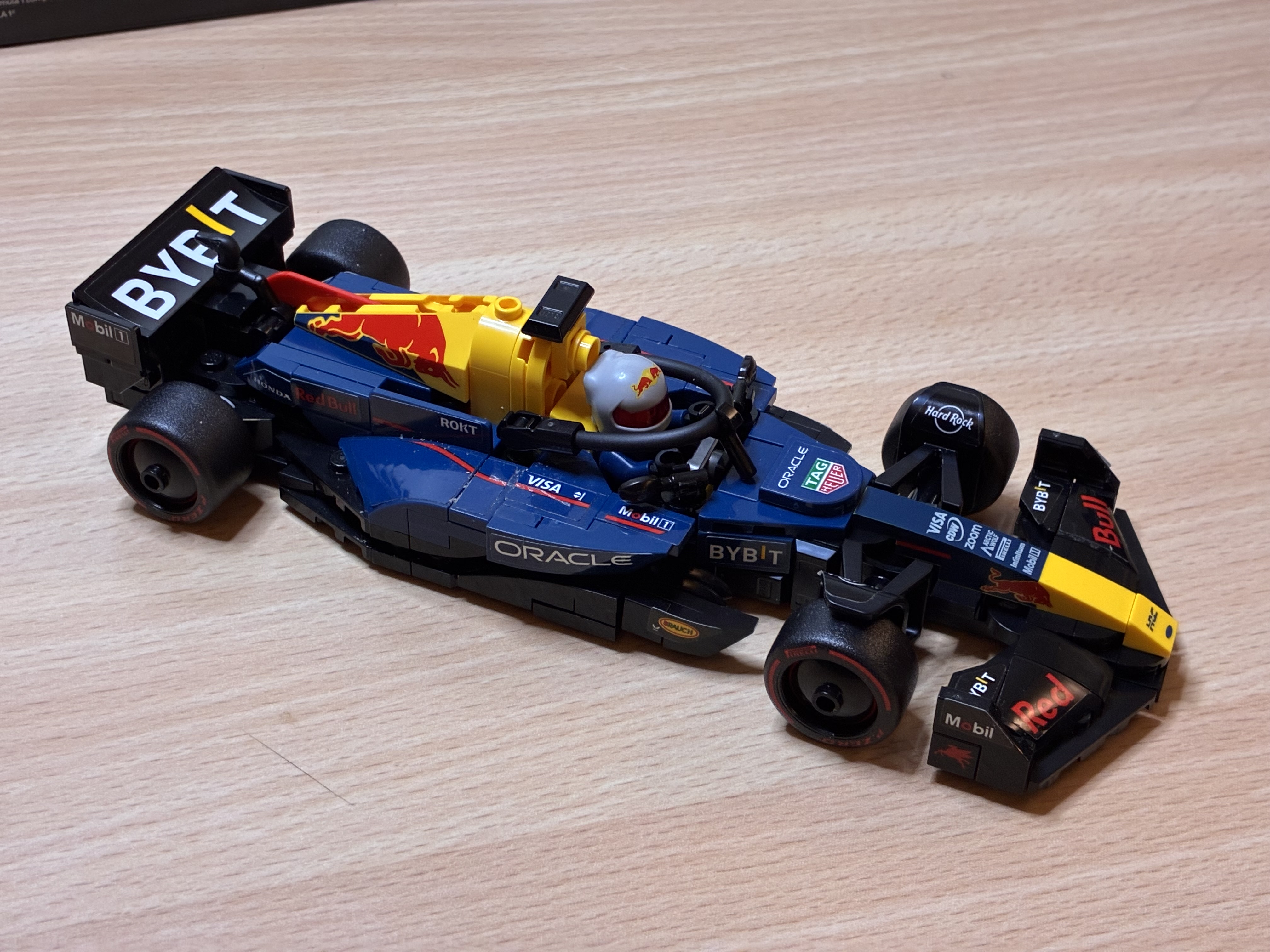 Foto 8 bij artikel "LEGO Bouwpakket: Formule 1 auto Red Bull Racing".