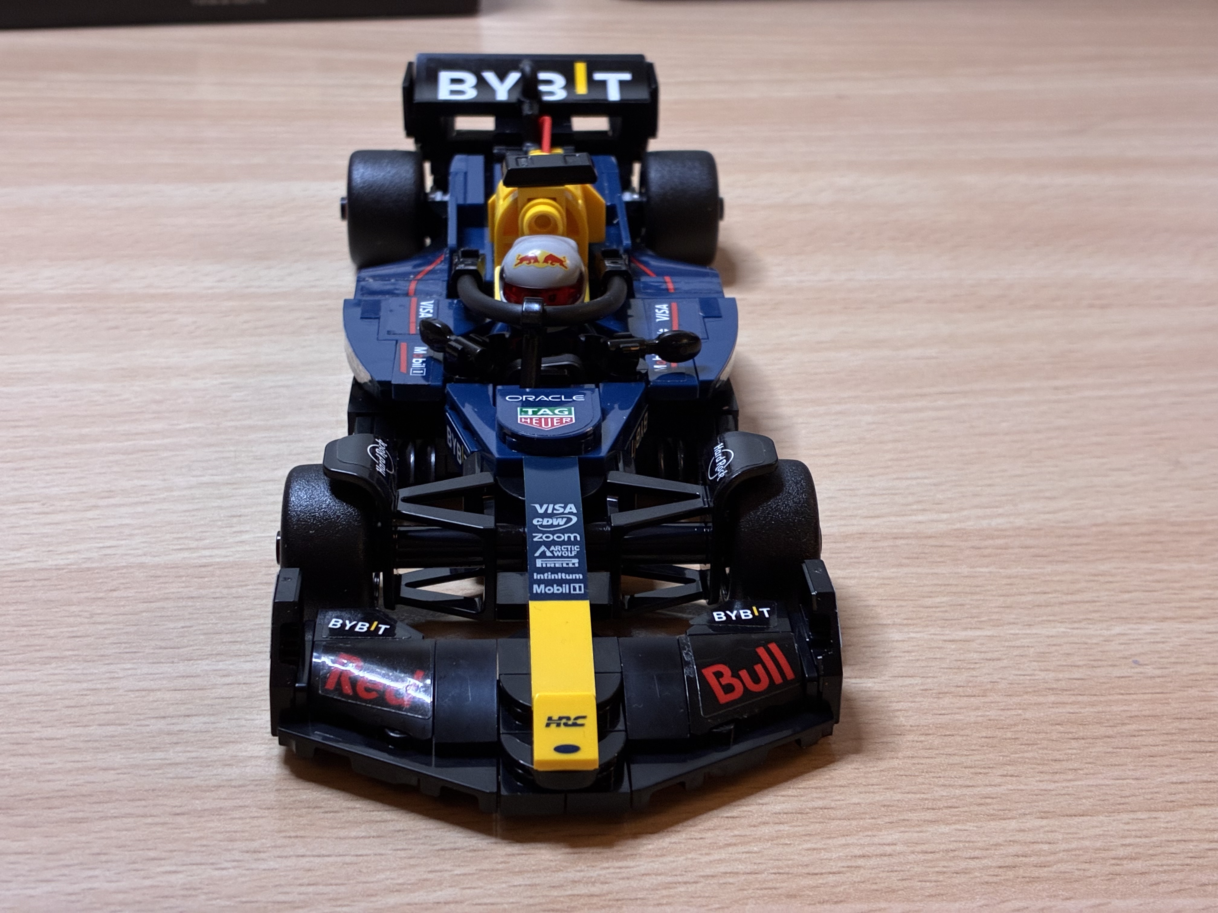 Foto 7 bij artikel "LEGO Bouwpakket: Formule 1 auto Red Bull Racing".