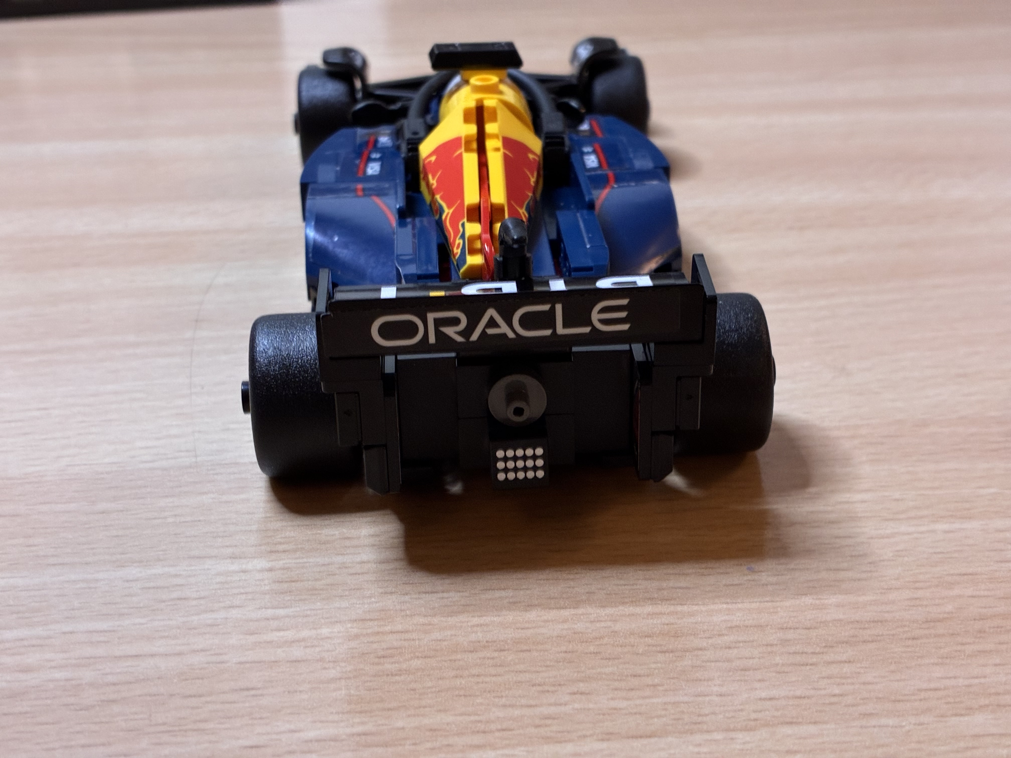 Foto 5 bij artikel "LEGO Bouwpakket: Formule 1 auto Red Bull Racing".