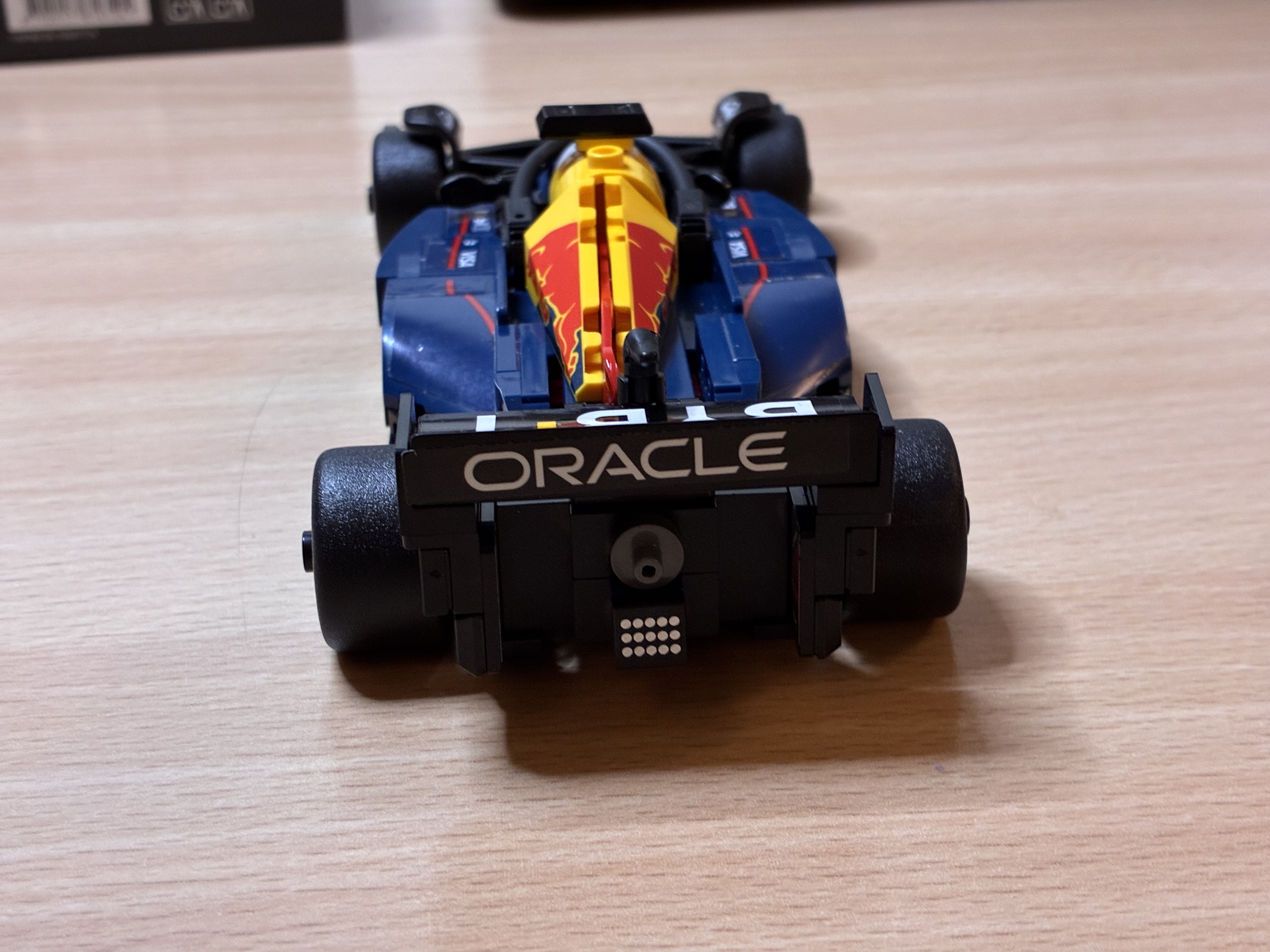 Foto 4 bij artikel "LEGO Bouwpakket: Formule 1 auto Red Bull Racing".