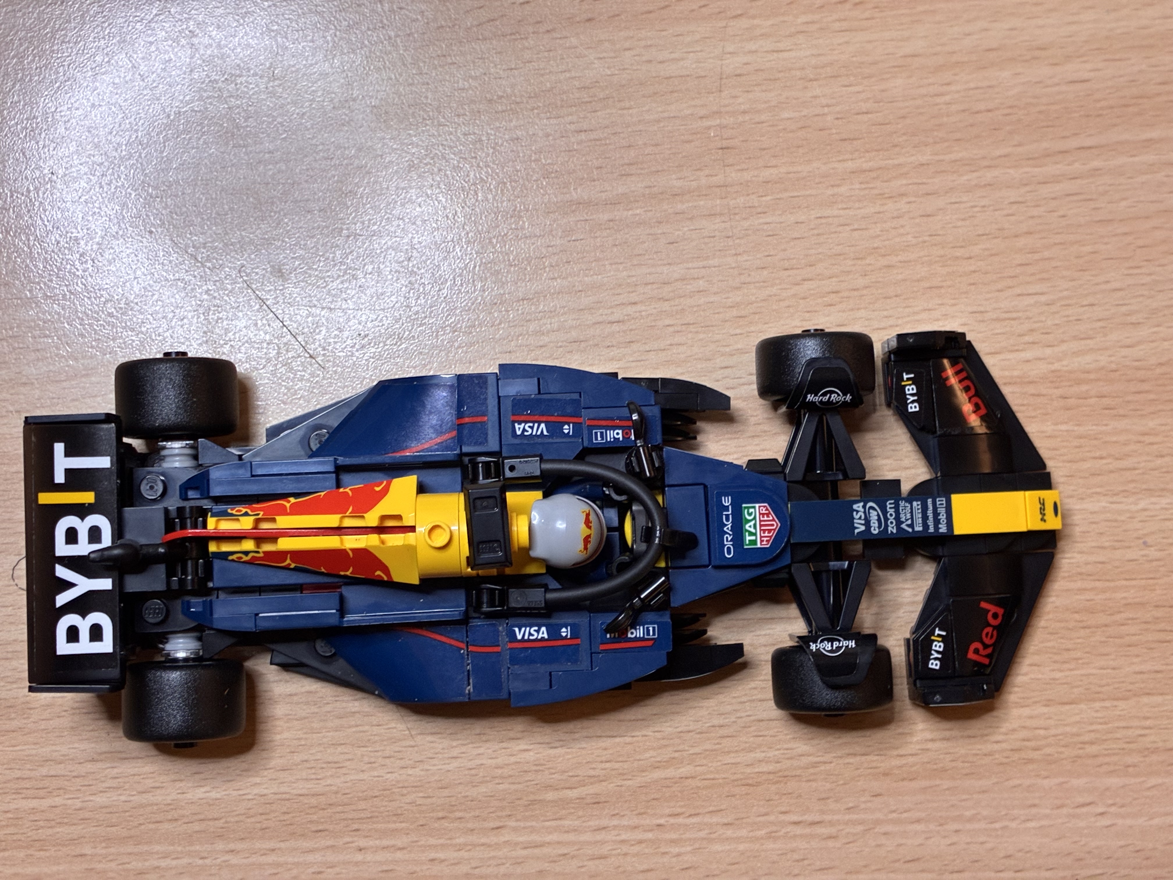 Foto 3 bij artikel "LEGO Bouwpakket: Formule 1 auto Red Bull Racing".