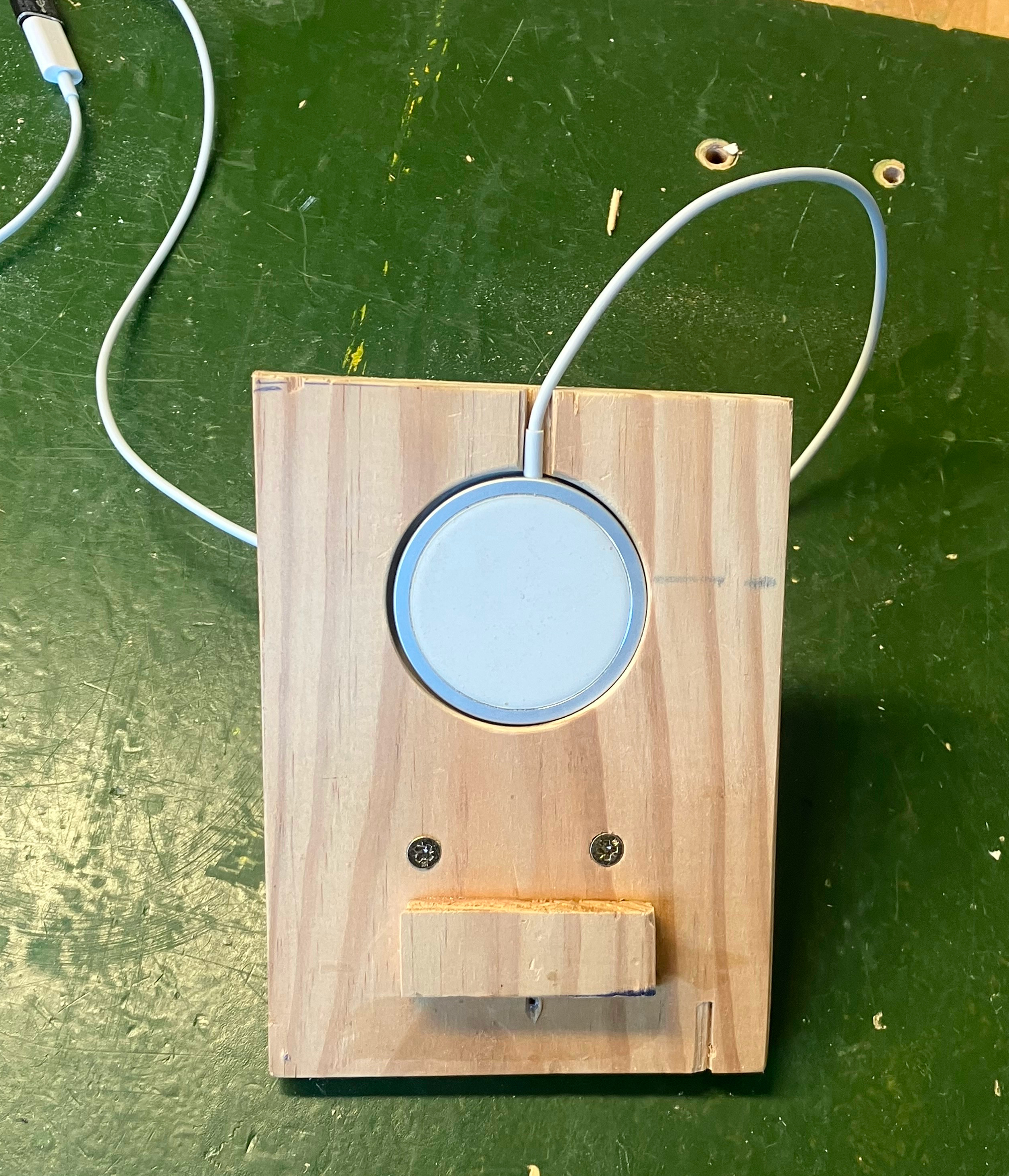 Foto 1 bij artikel "Telefoonhouder voor draadloos opladen iPhone".